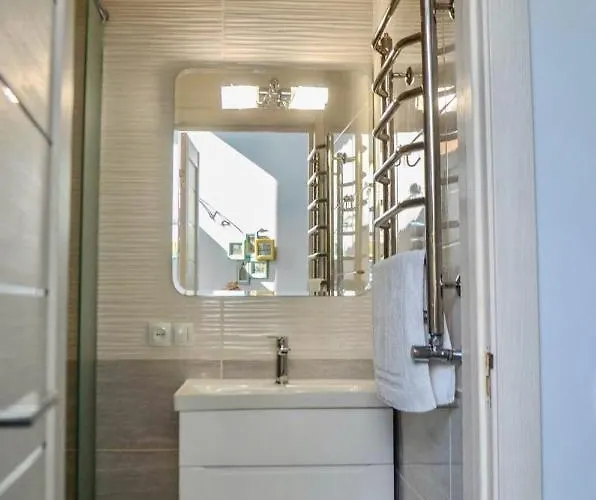 Romantic In 500m From Opera