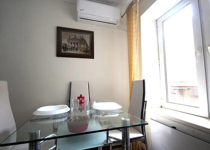 Romantic In 500m From Opera