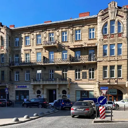 Romantic In 500m From Opera Leópolis